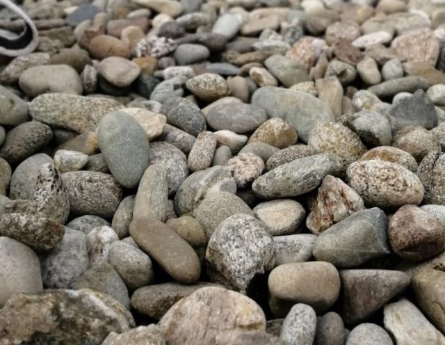 Галька речная пестрая (20-40 мм.)  купить в Краснодаре от производителя, без посредников